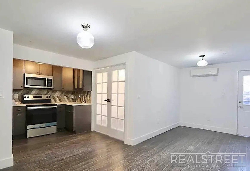 1114 Halsey Street - Photo 0