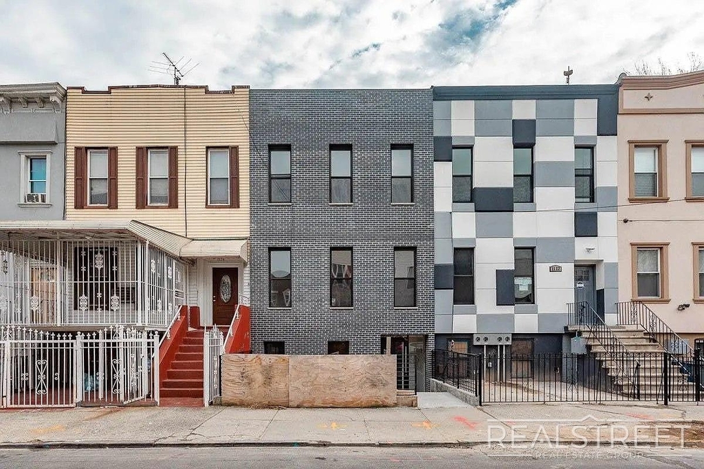 1114 Halsey Street - Photo 7
