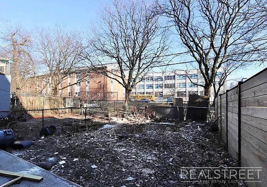 1114 Halsey Street - Photo 6