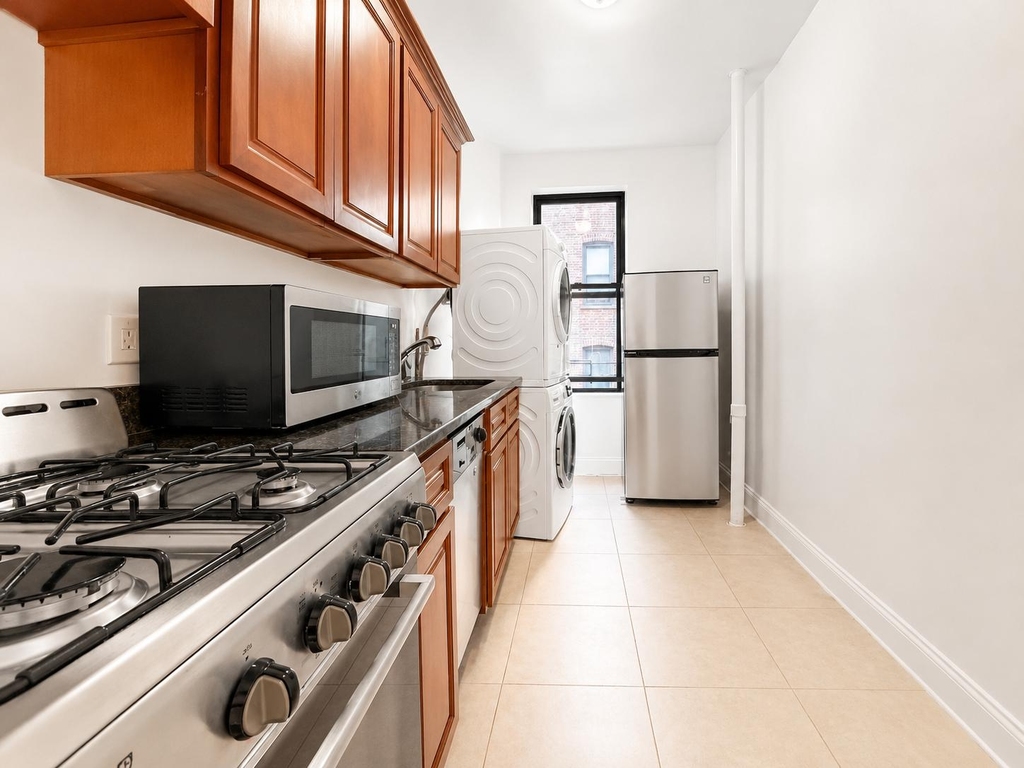 3139 Broadway - Photo 6