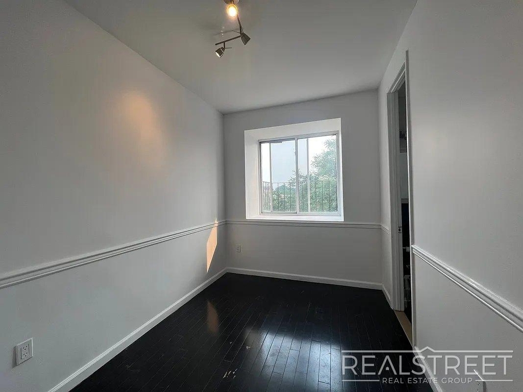438 Wilson Avenue - Photo 4