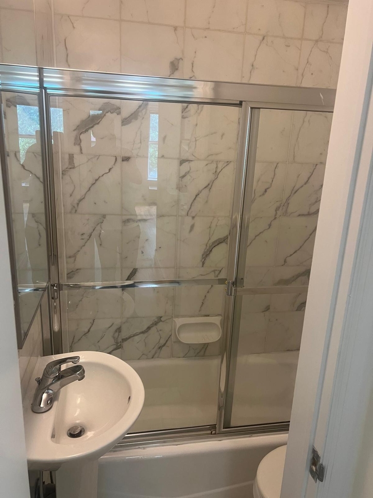 East 81st Street - Photo 4