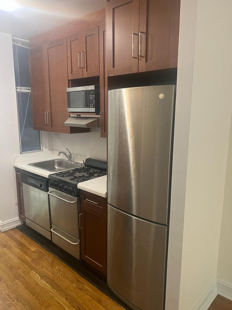 East 81st Street - Photo 0