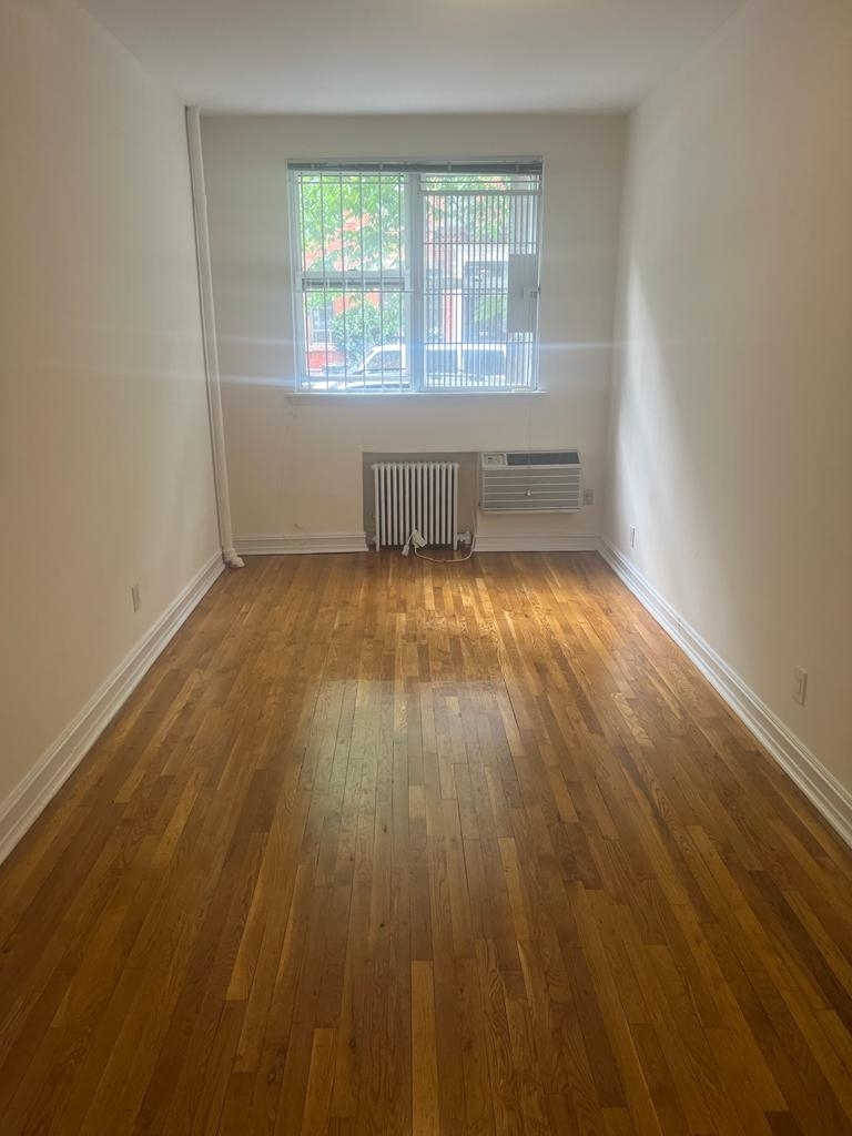 East 81st Street - Photo 2