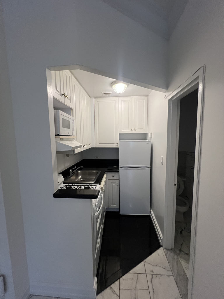 East 84th Street - Photo 6