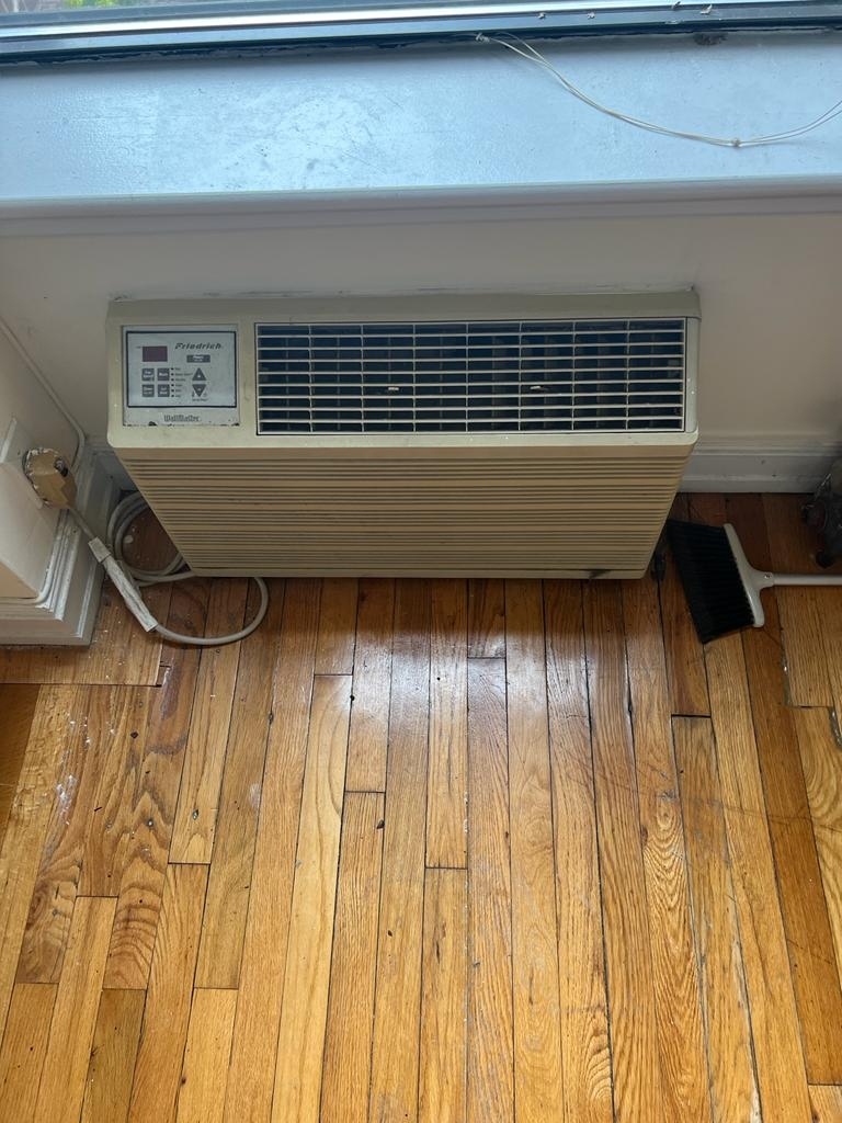East 81st Street - Photo 5