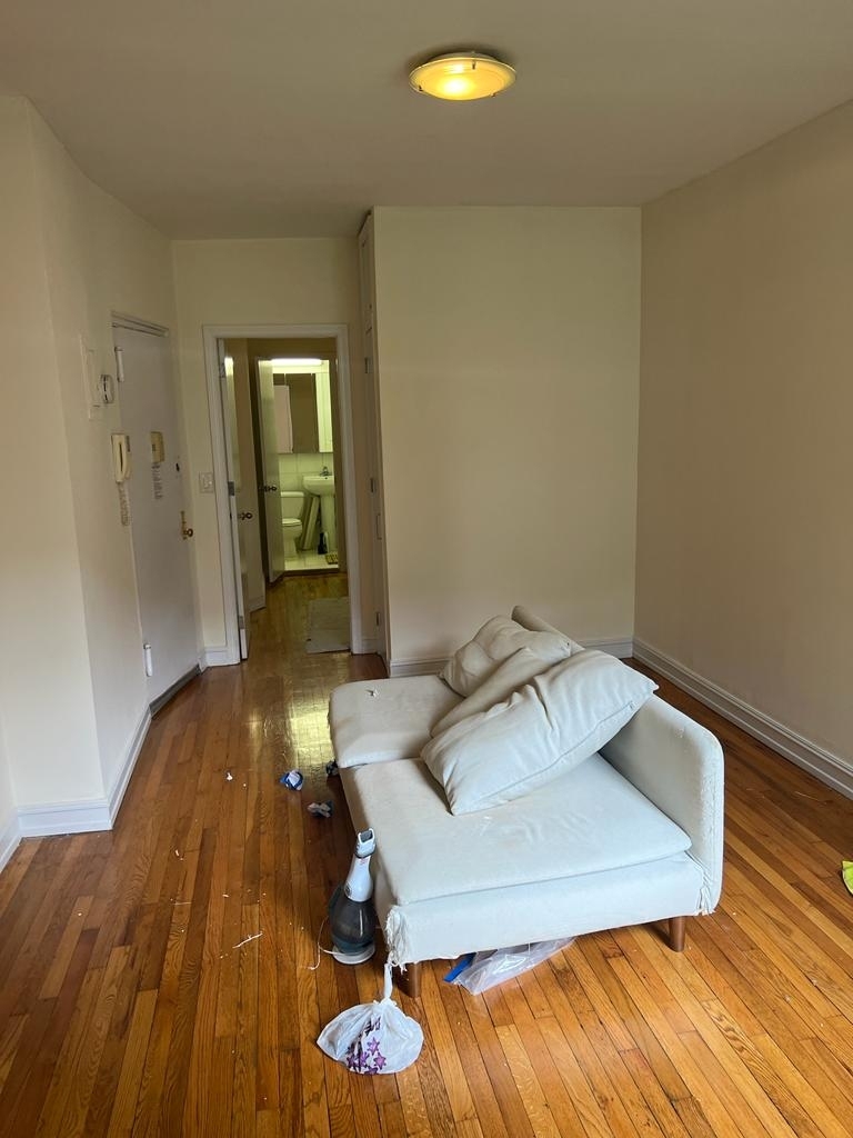 East 81st Street - Photo 4