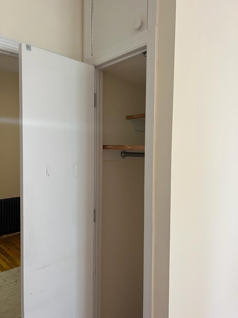 East 81st Street - Photo 8