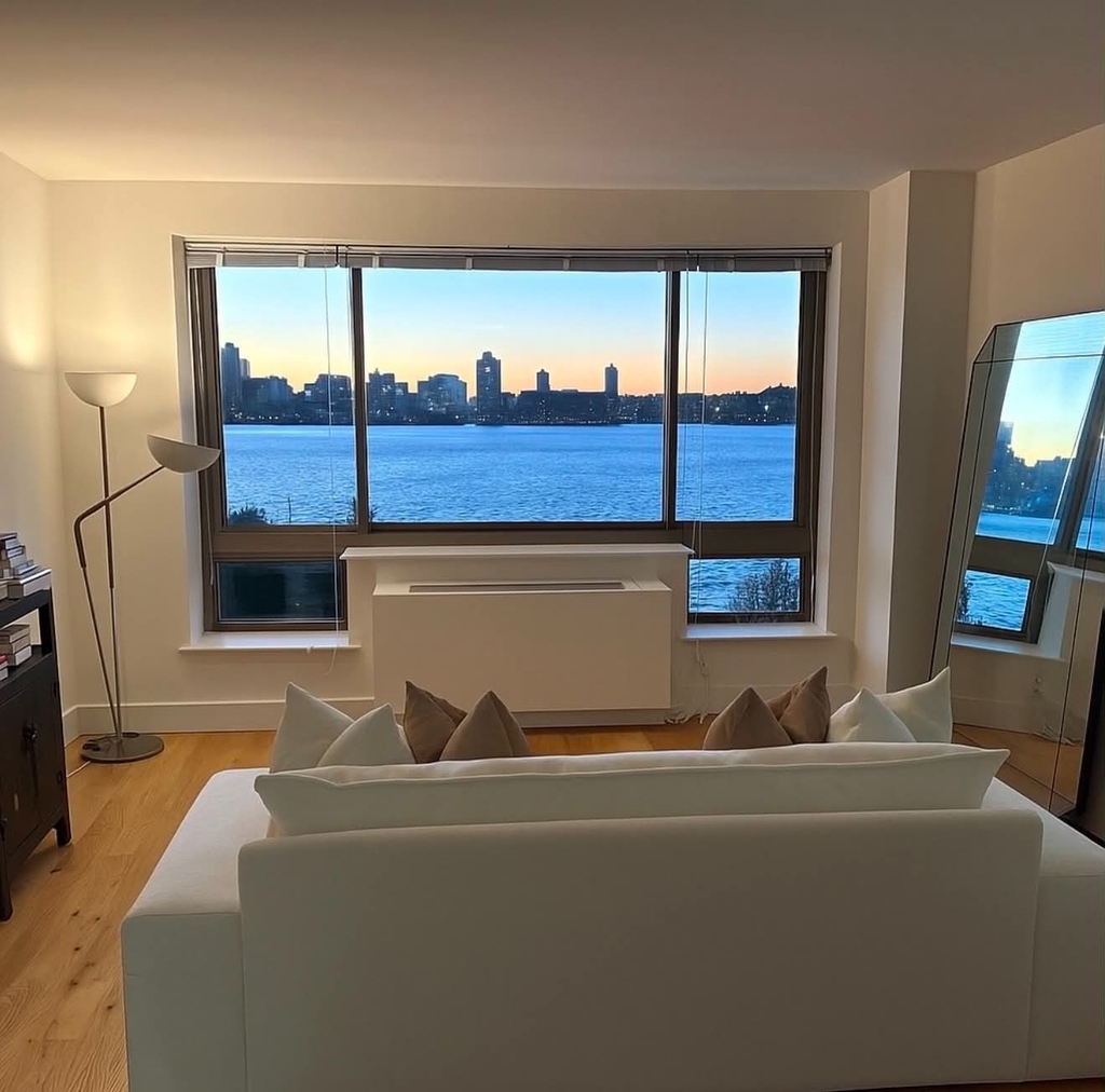 110 Horatio Street - Photo 0