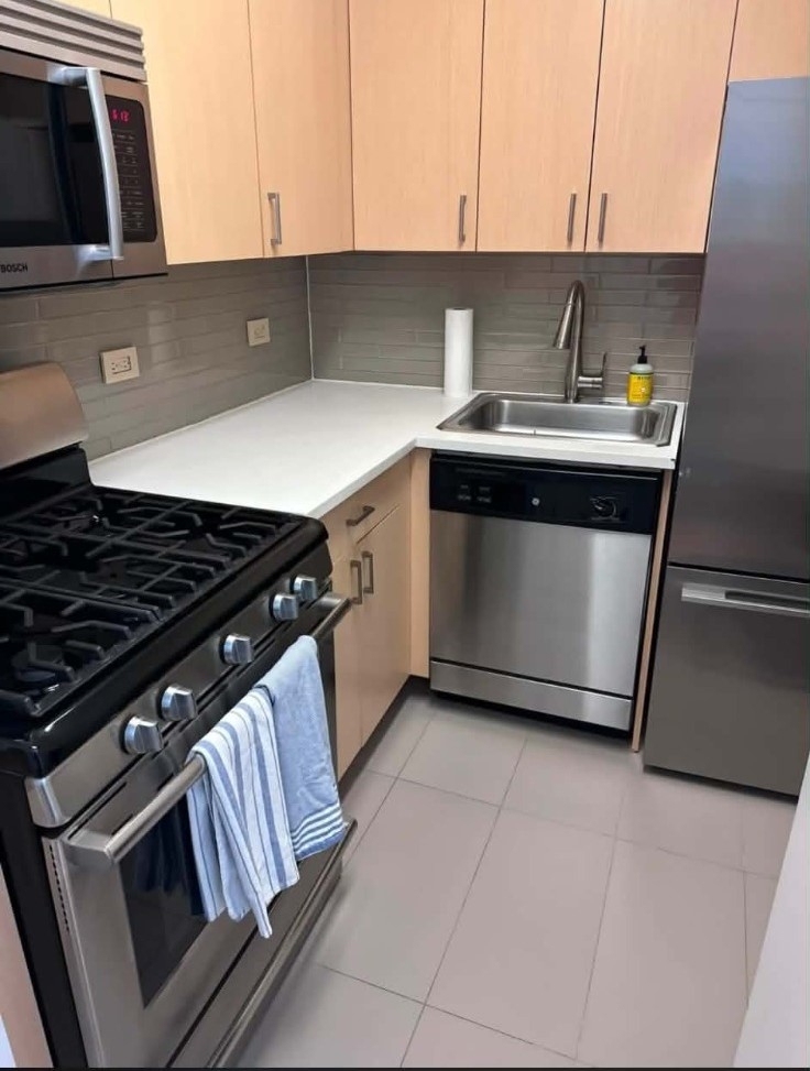 110 Horatio Street - Photo 2