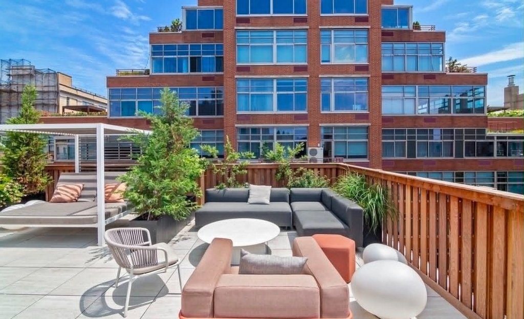 110 Horatio Street - Photo 4
