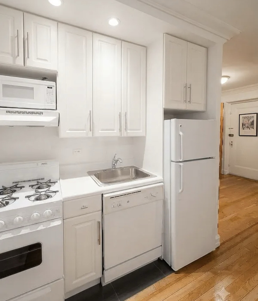 214 East 51st Street - Photo 1