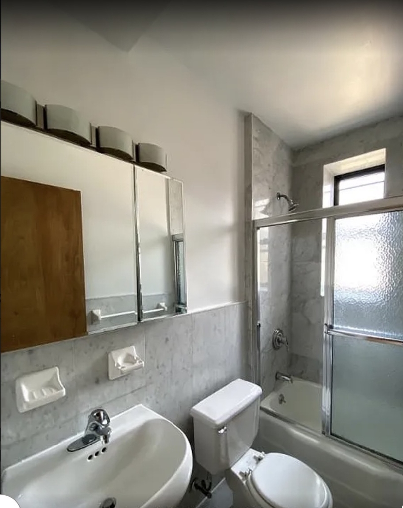 East 19th Street - Photo 2