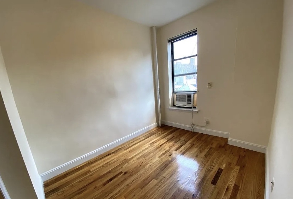 East 19th Street - Photo 5