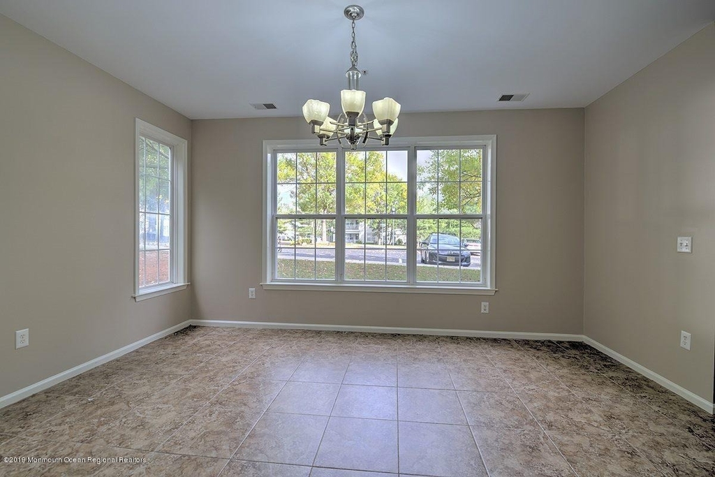 363 Saint Andrews Place - Photo 4