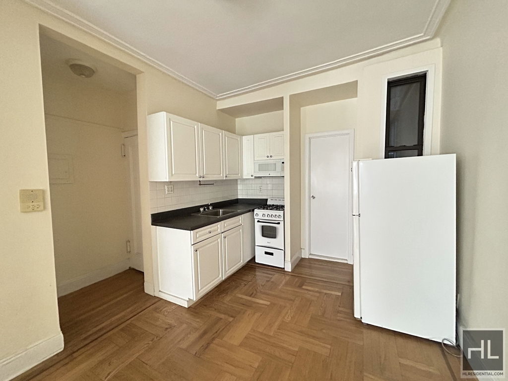 East 89 Street - Photo 1