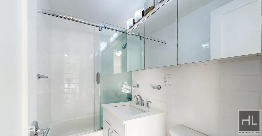 East 16 Avenue - Photo 3