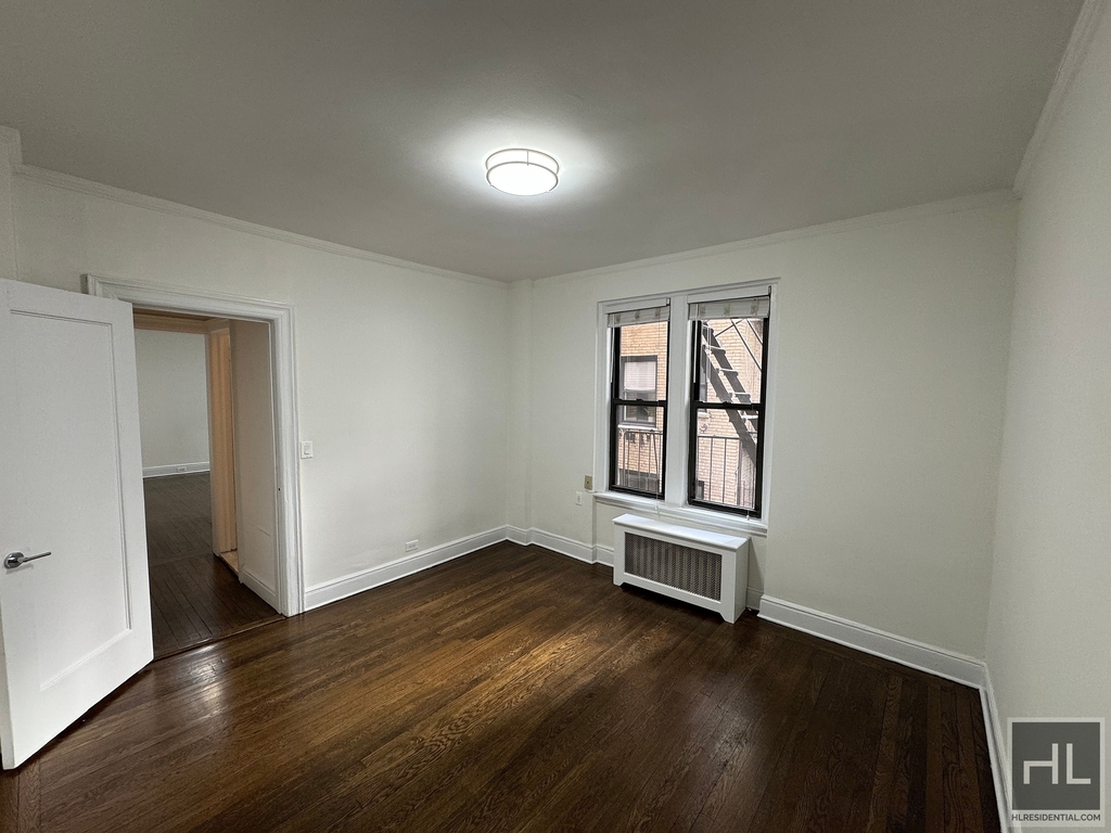 West 12 Street - Photo 5