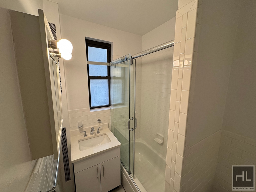 West 12 Street - Photo 2