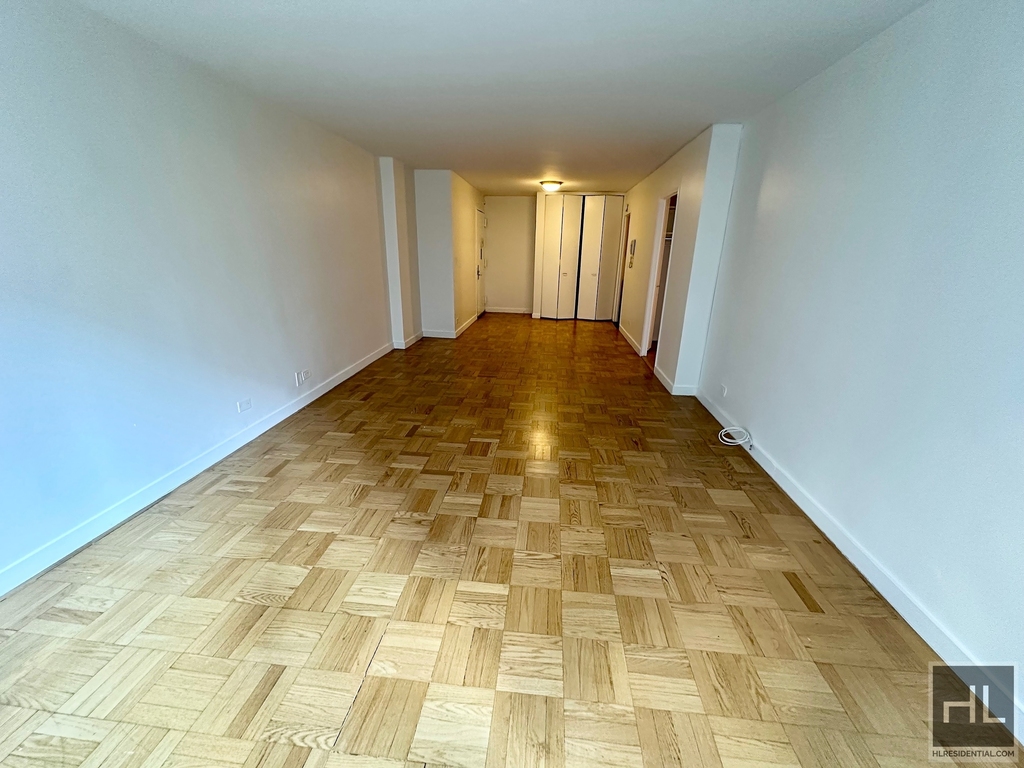 East 49 Street - Photo 2