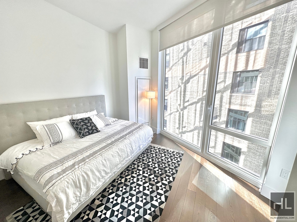 East 44th Street - Photo 1