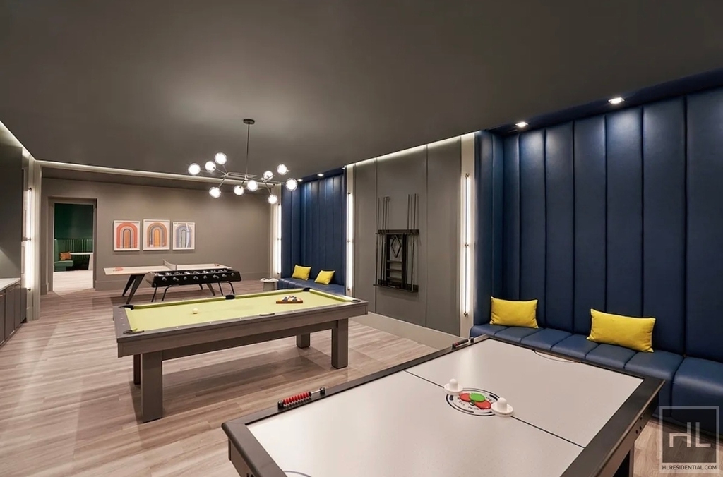 West 47th Street - Photo 14