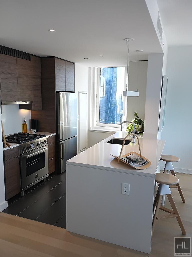 West 38th Street - Photo 2