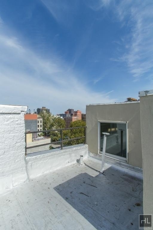 Clinton Street - Photo 2