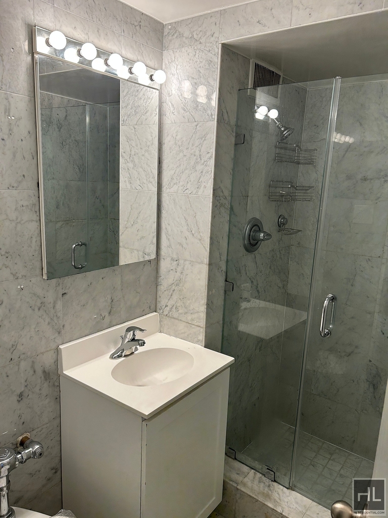 East 79th Street - Photo 3