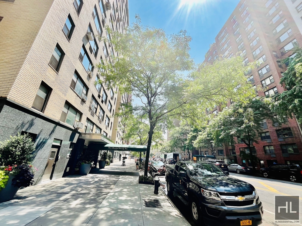 East 79th Street - Photo 5