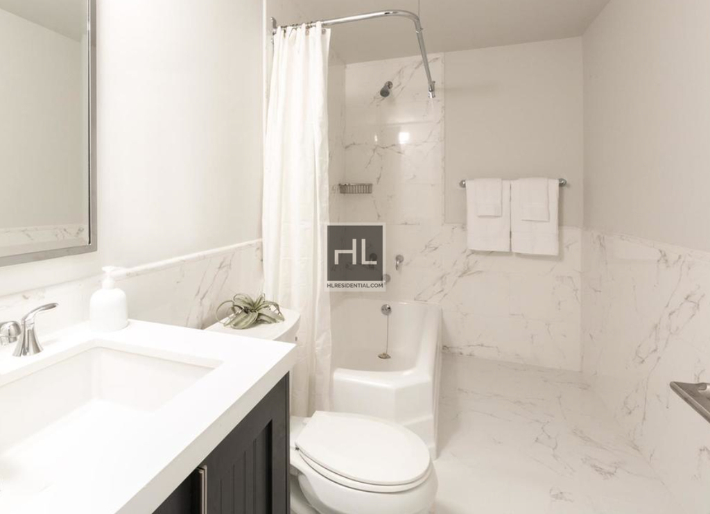 West 34th Street - Photo 3