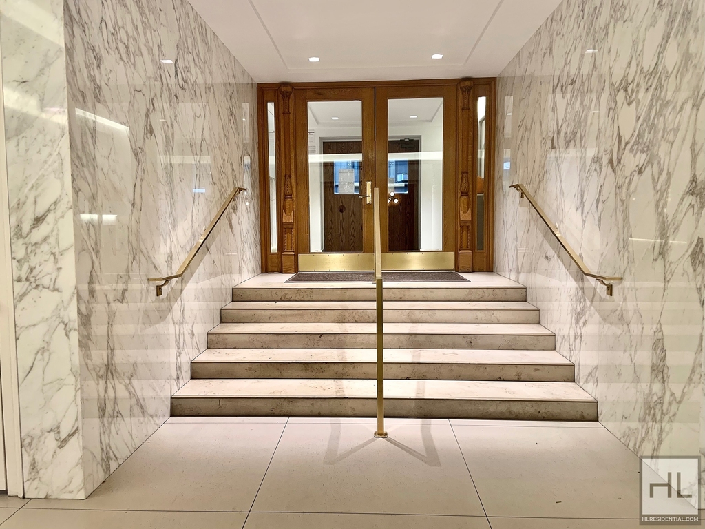 West 68 Street - Photo 6