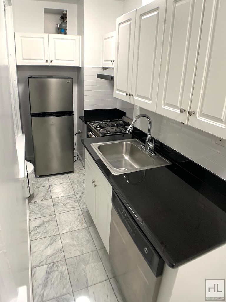 West 55 Street - Photo 3