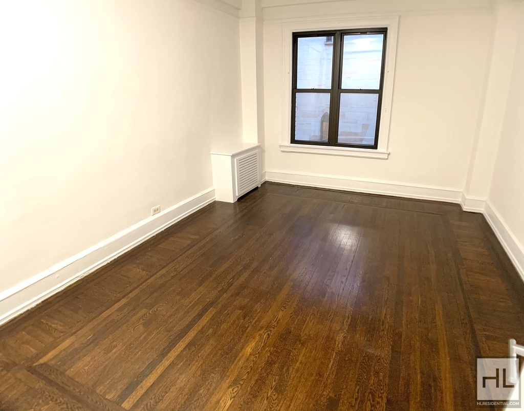 West 55 Street - Photo 0