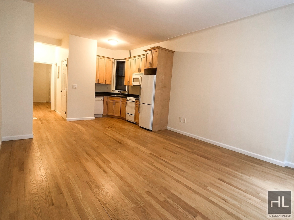 East 82 Street - Photo 0