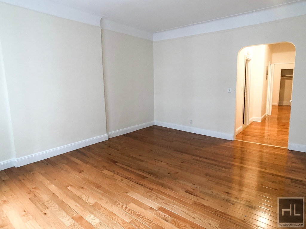 East 82 Street - Photo 1