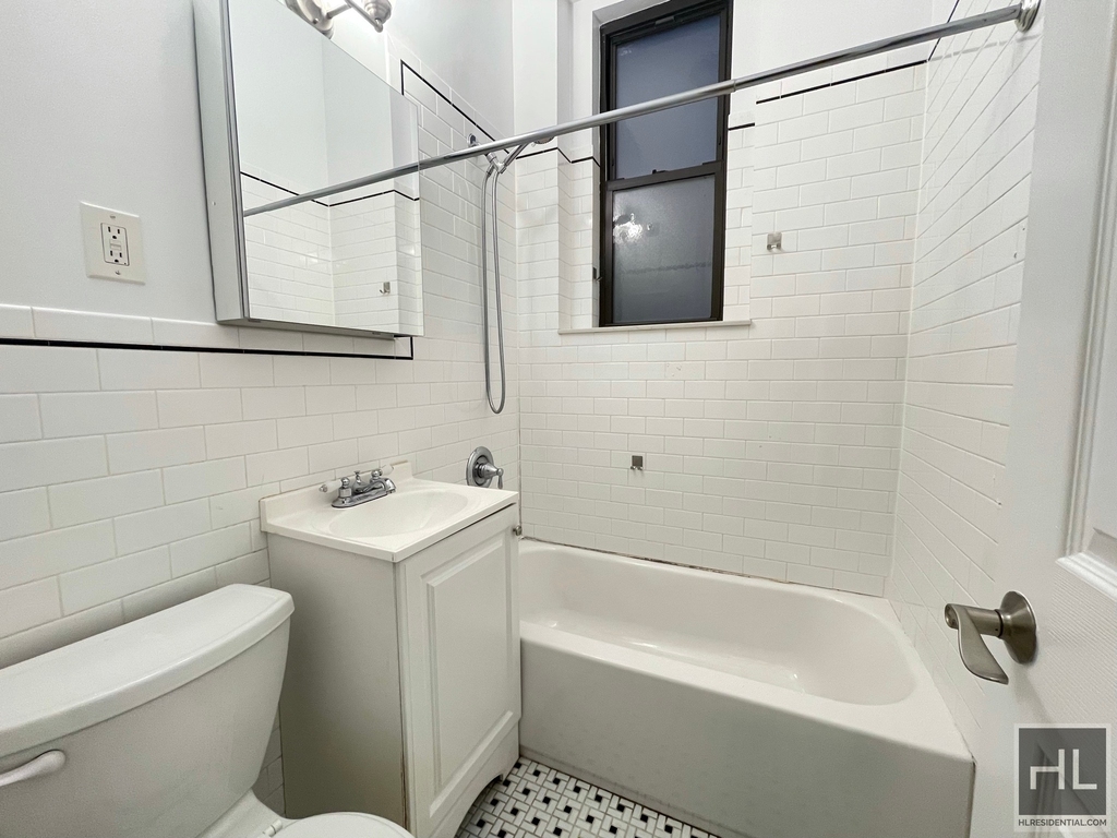 East 82 Street - Photo 5