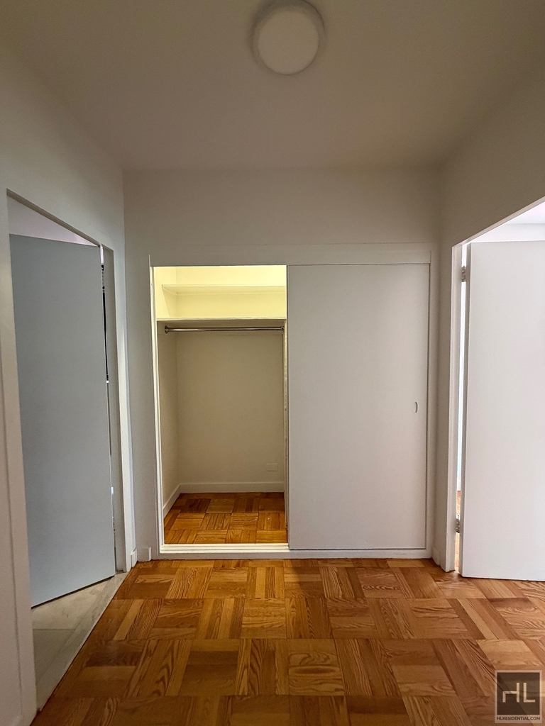 East 55 Street - Photo 6