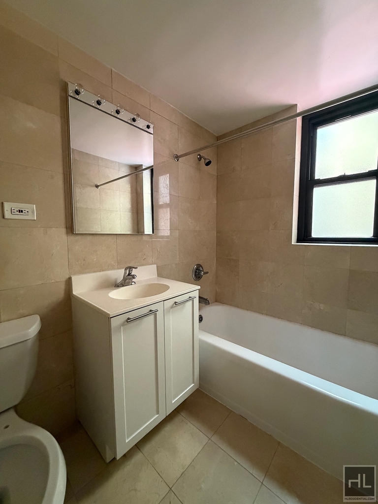 East 55 Street - Photo 5