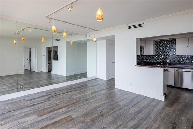 6211 W Northwest Highway - Photo 3