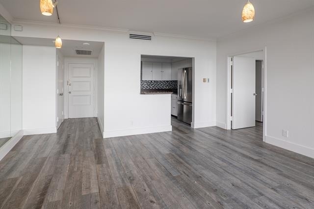 6211 W Northwest Highway - Photo 2