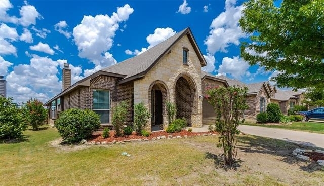 225 Dakota Drive - Photo 0