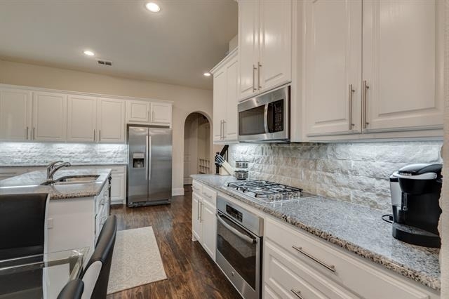 625 Surrey - Photo 6