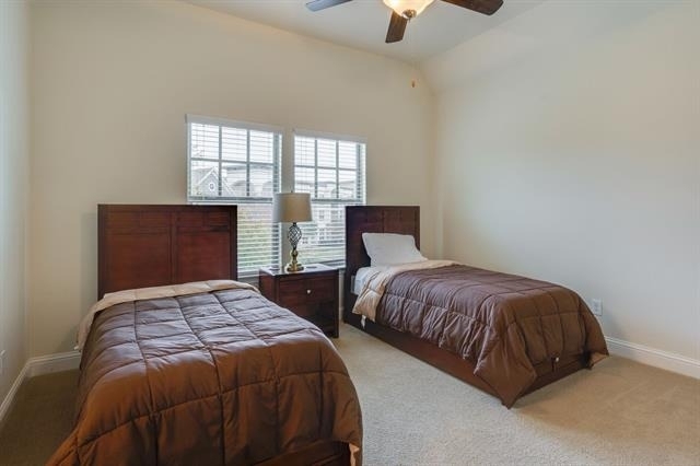 625 Surrey - Photo 12
