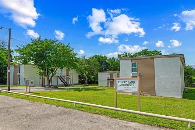 312 W Rentz Street W - Photo 2