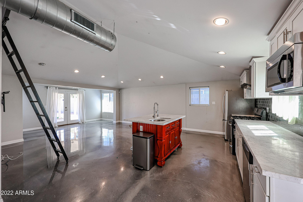 1034 E Elm Street - Photo 1