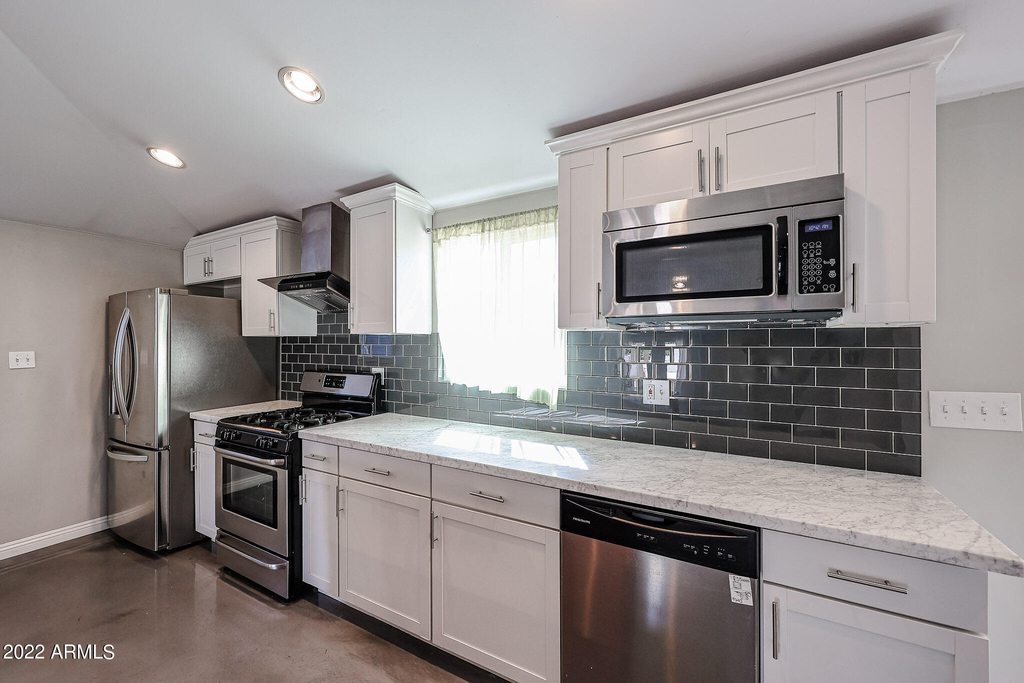 1034 E Elm Street - Photo 2