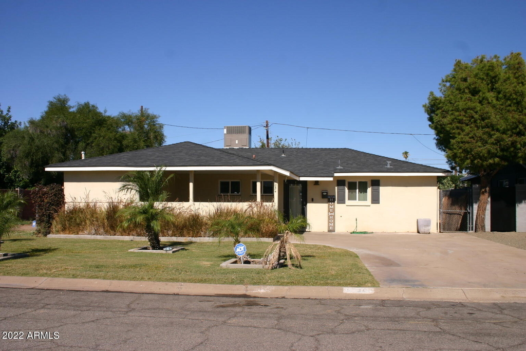 1034 E Elm Street - Photo 0