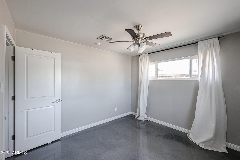 1034 E Elm Street - Photo 11