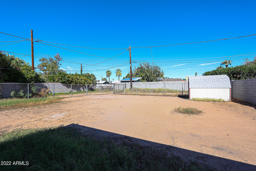 1034 E Elm Street - Photo 23